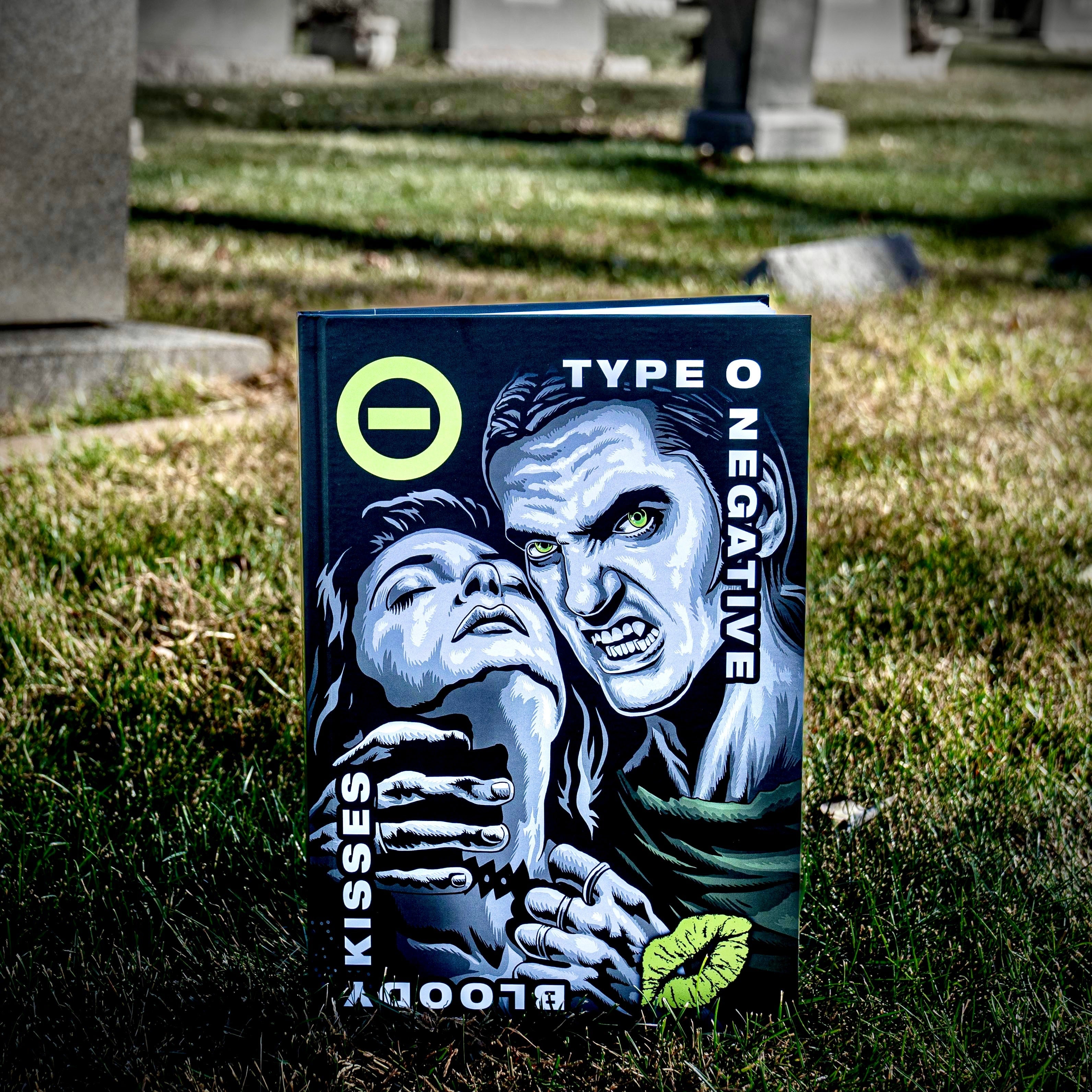 Type O Negative: Bloody Kisses 30 - Deluxe Bundle Z2 Comics