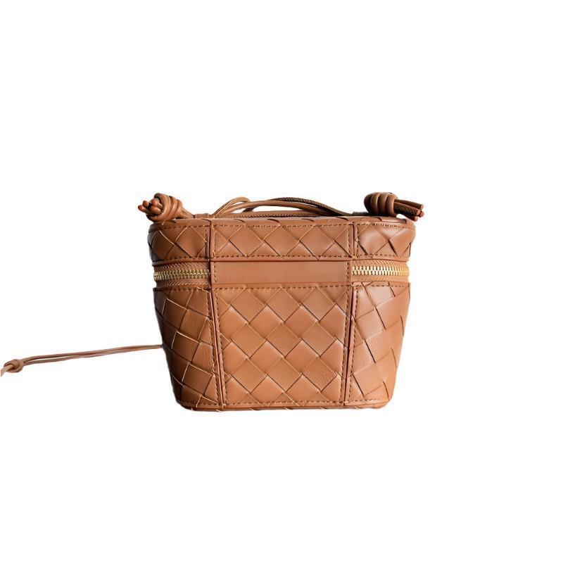 Bottega Veneta Small Vanity Case On Strap Banlieue91
