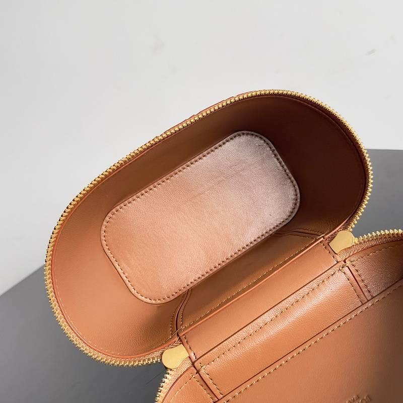 Bottega Veneta Small Vanity Case On Strap Banlieue91