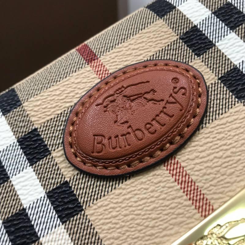 Burberry London Haymarket Check Handle Bag w/ Strap Banlieue91