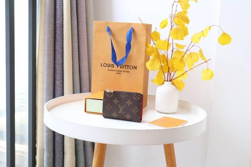 Louis Vuitton Lisa Wallet Monogram Canvas Banlieue91