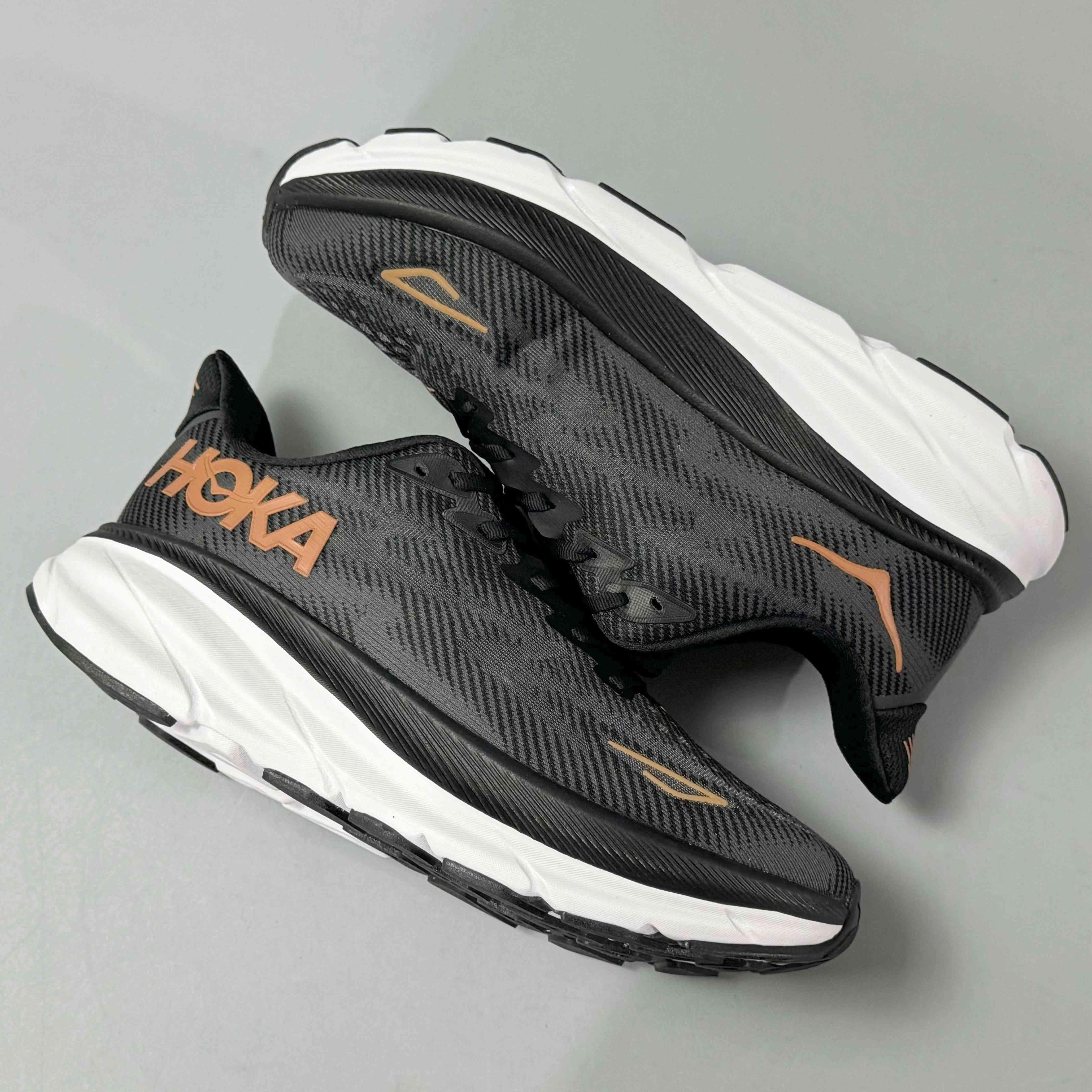 Hoka One One Clifton 9 'Black Copper' Banlieue91