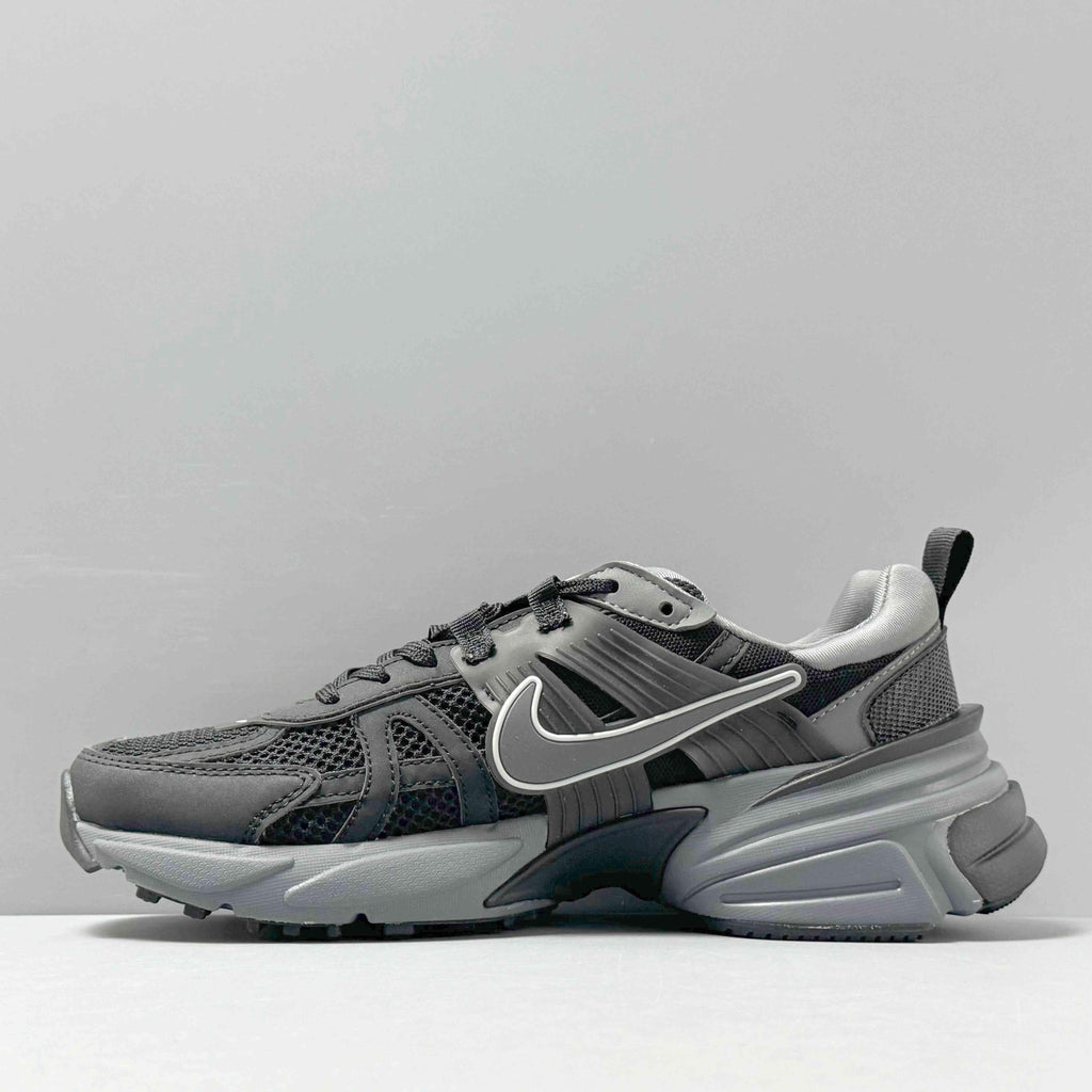 Nike V2K Run 'Black Dark Smoke Grey' Banlieue91