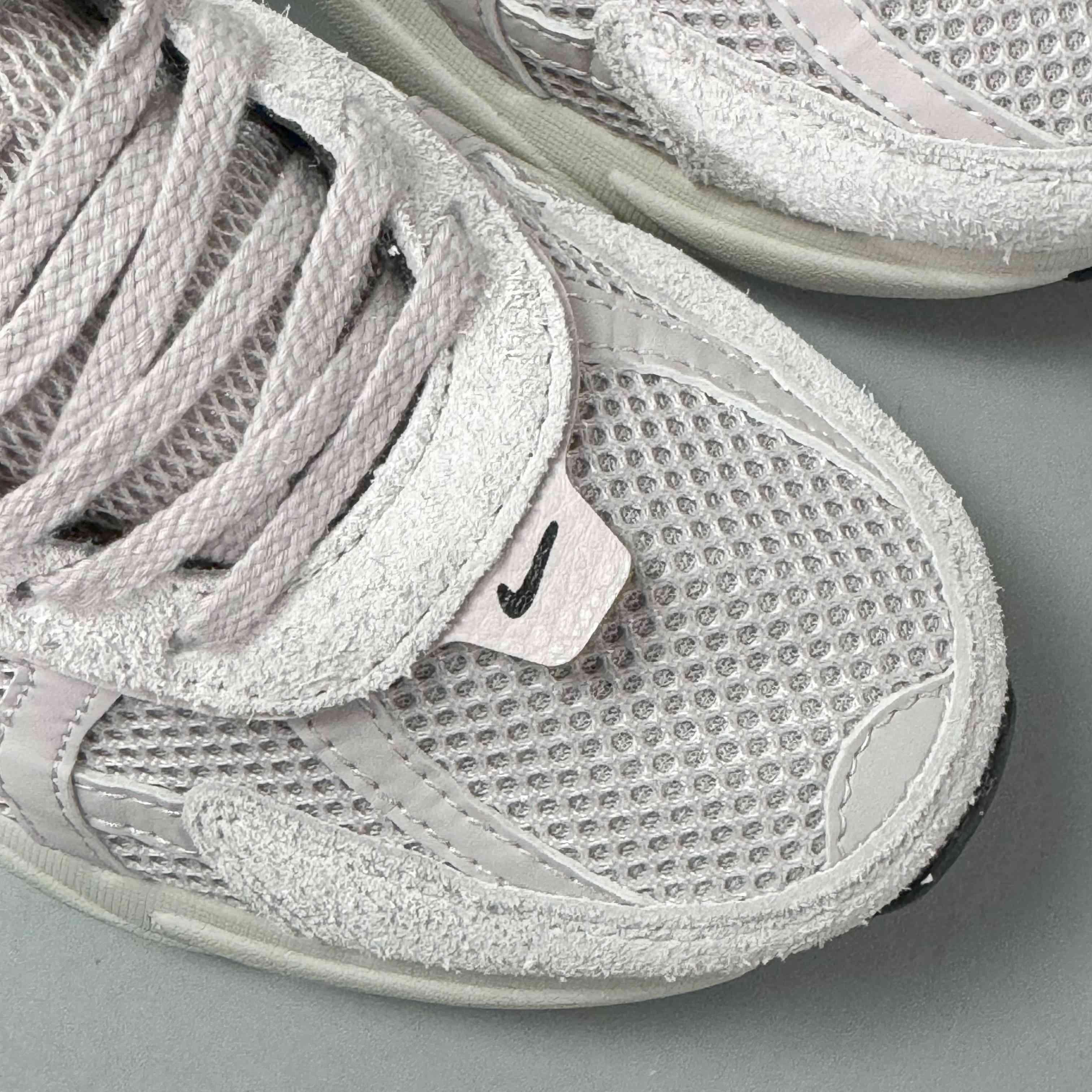 Nike V2K Run 'Platinum Violet' Banlieue91