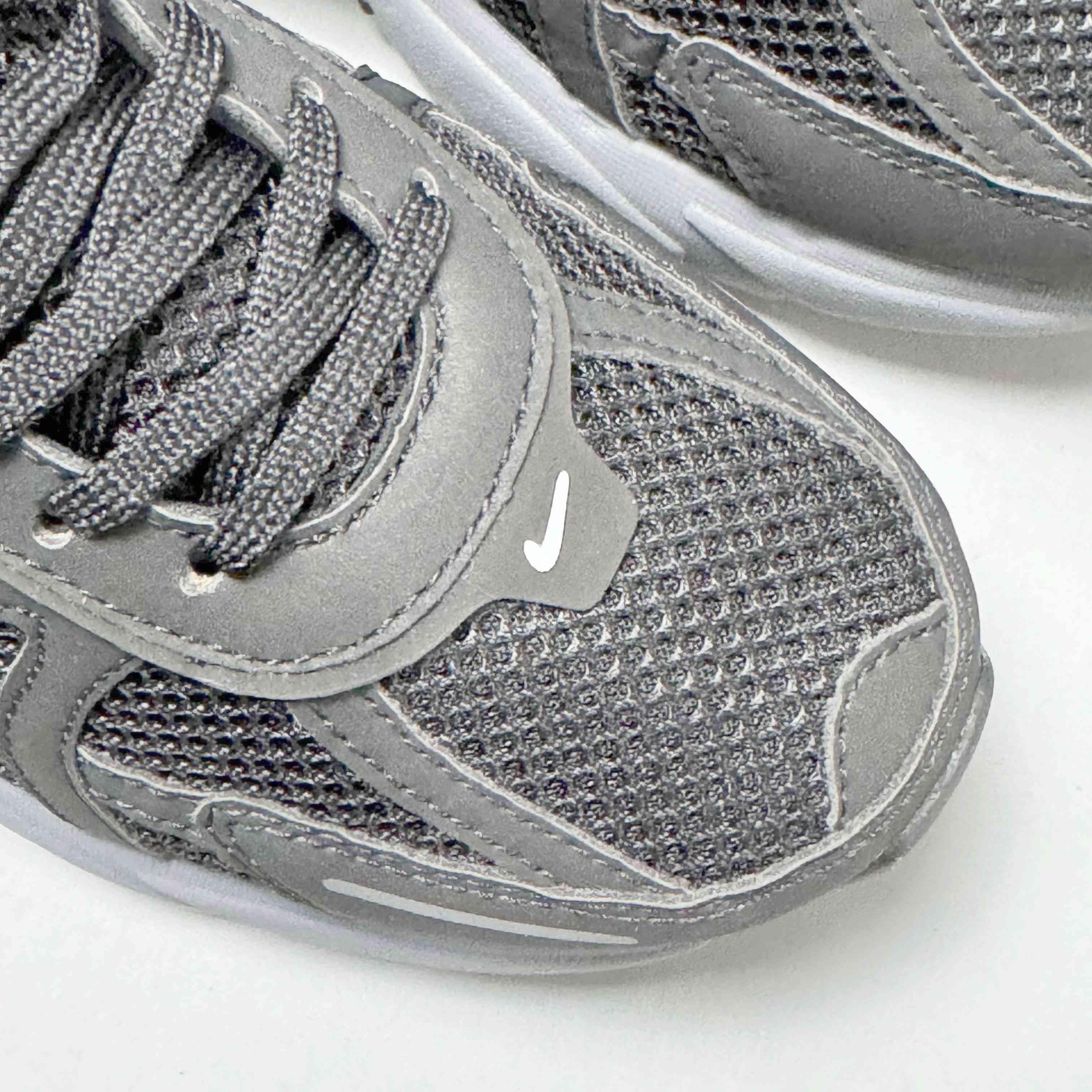 Nike V2K Run 'Black Dark Smoke Grey' Banlieue91