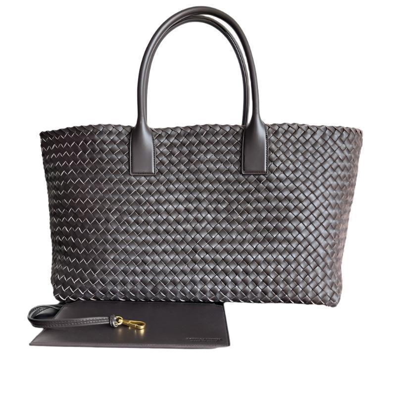 Bottega Veneta Medium Intreccio Leather Bag Tote Banlieue91