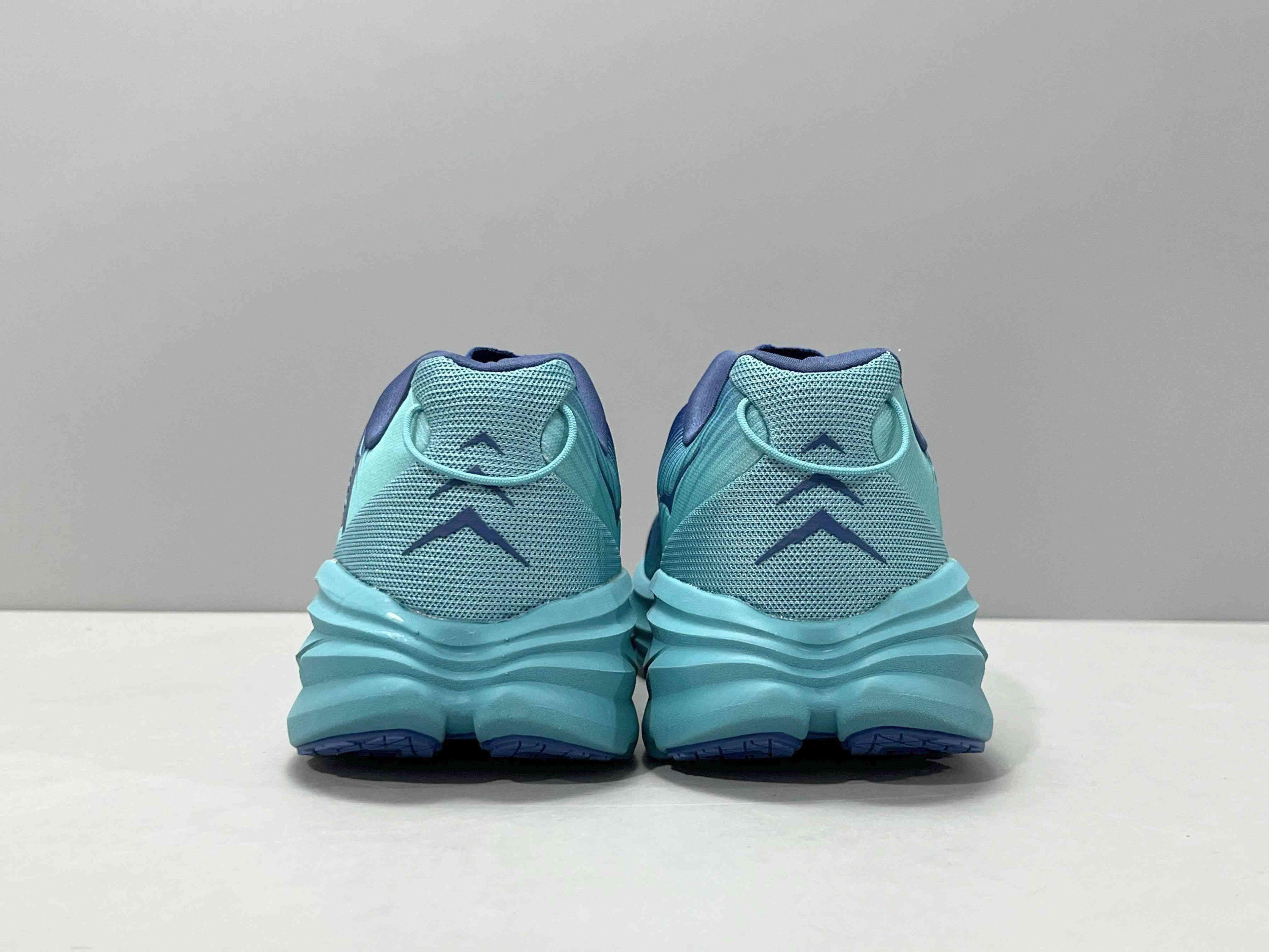 Hoka One One Clifton 8 'Bellwether Blue Scuba Blue' Banlieue91