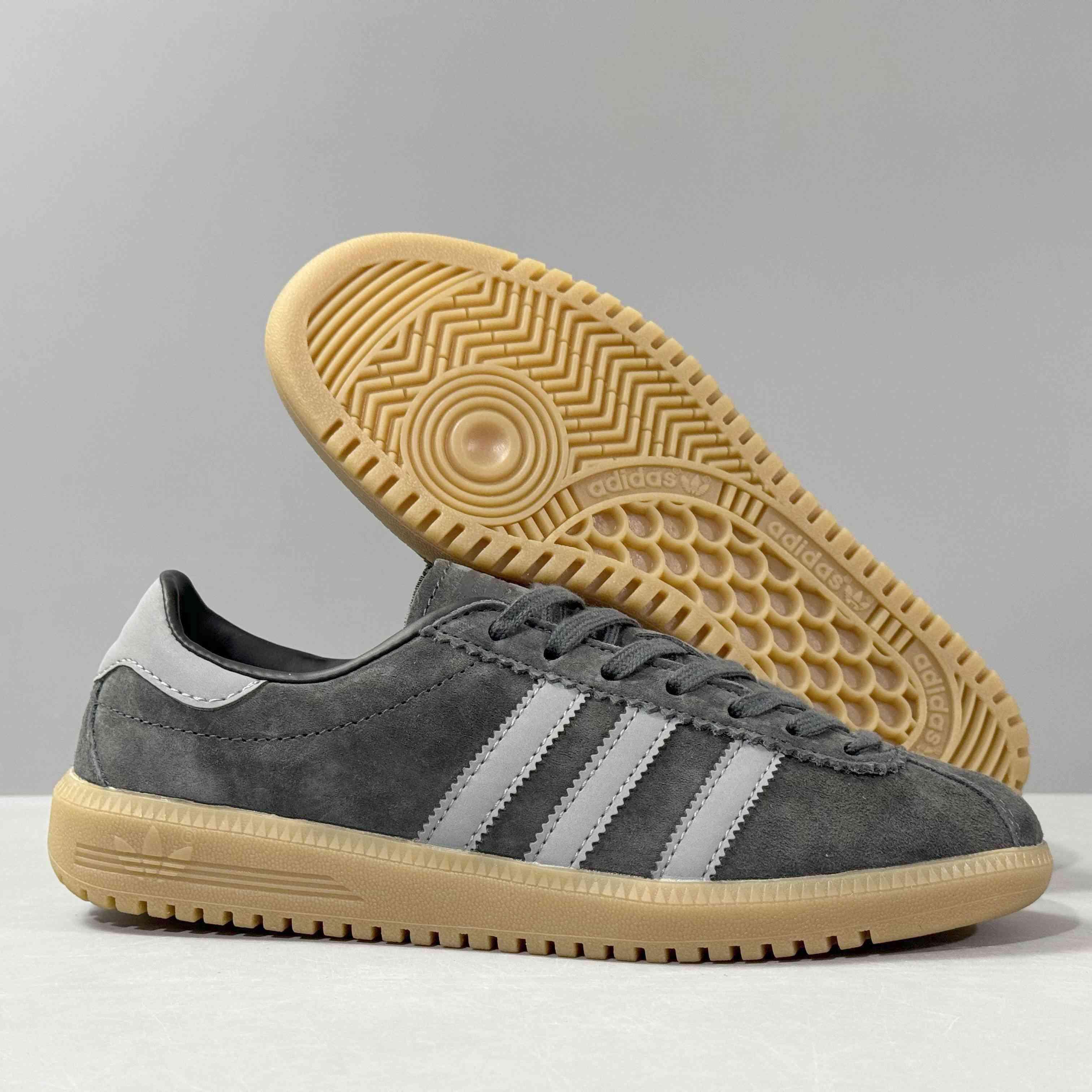 Adidas Originals Bermuda 'Carbon, Grey Four & Gum' Banlieue91