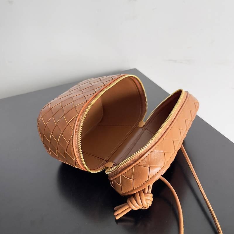 Bottega Veneta Small Vanity Case On Strap Banlieue91