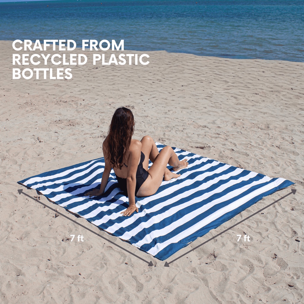 Oversized Waterproof & Sand-Repellent Beach Blanket with Umbrella Port