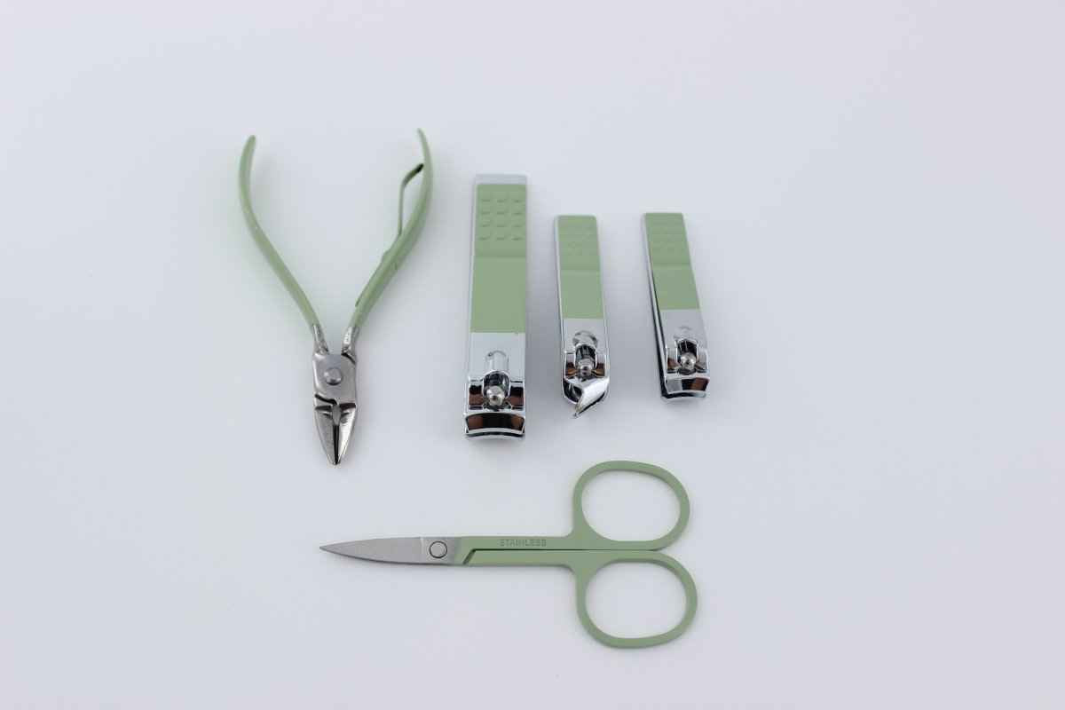 Nail Clippers Pedicure Kit – 16-Piece Grooming Set with Case Dashing Nova