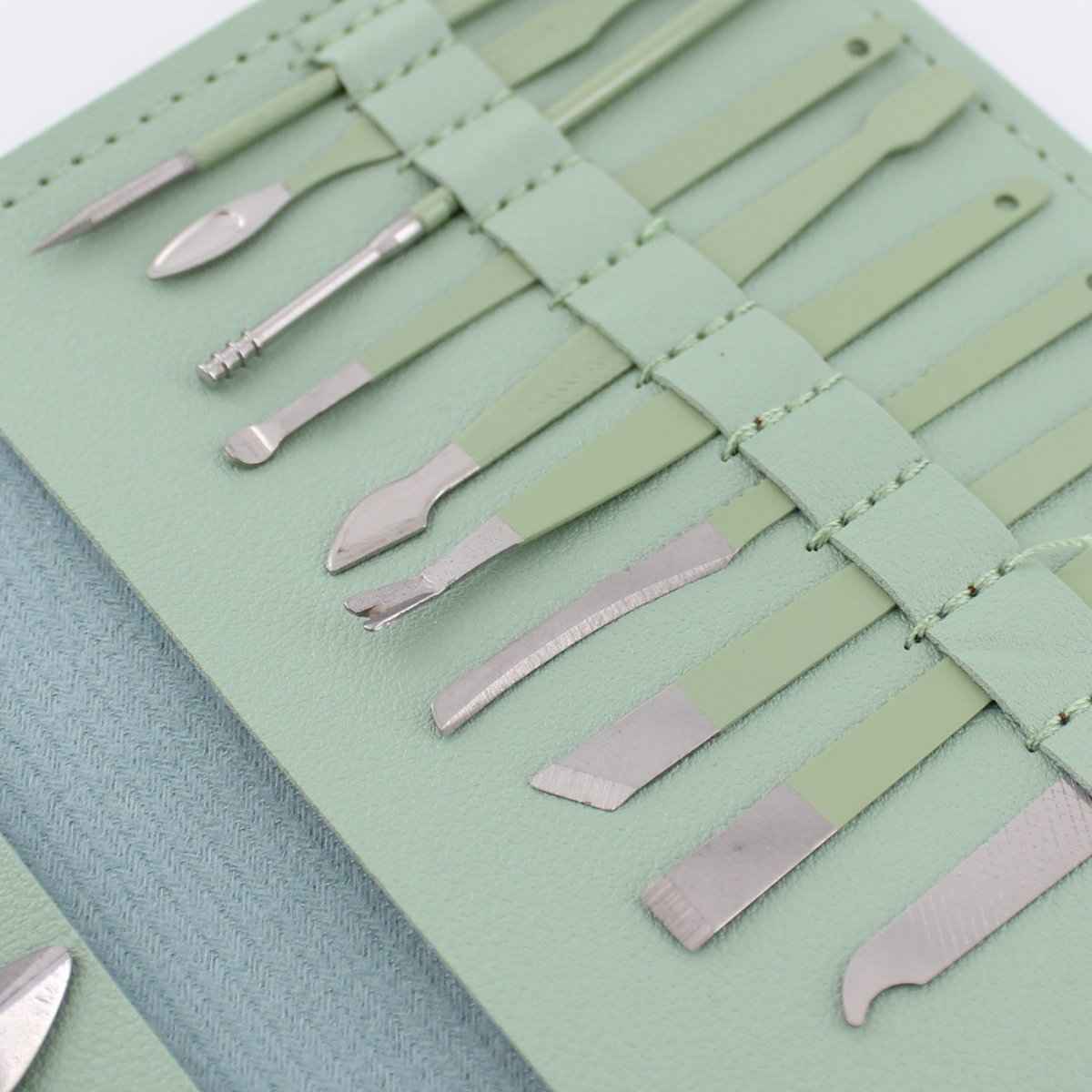 Nail Clippers Pedicure Kit – 16-Piece Grooming Set with Case Dashing Nova